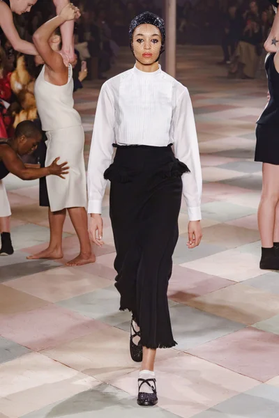 Look 3